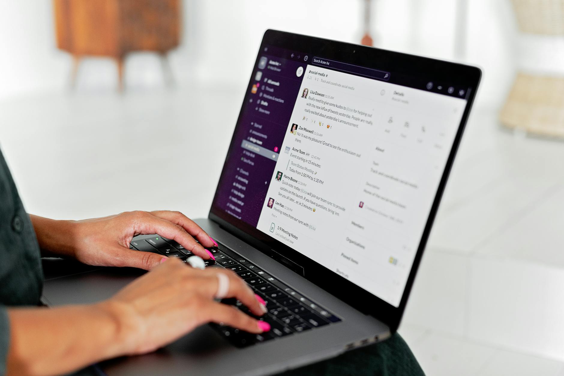 Business user working in Microsoft 365 on a laptop